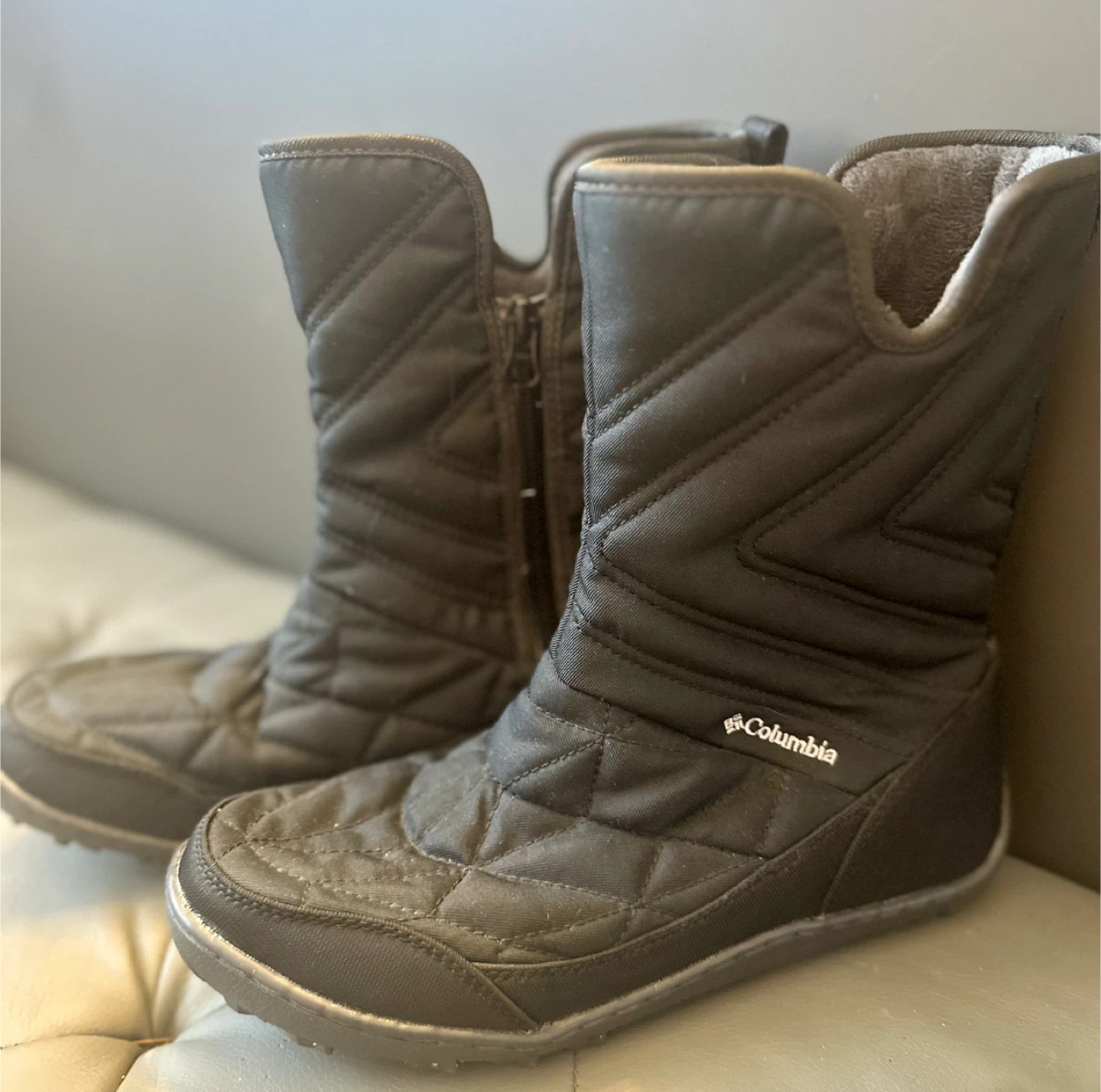 Women’s 8 Columbia Black Winter Boots - photo 2