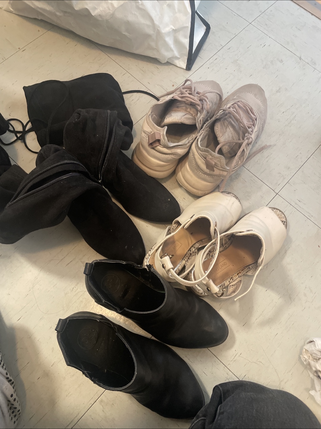 Assorted shoes