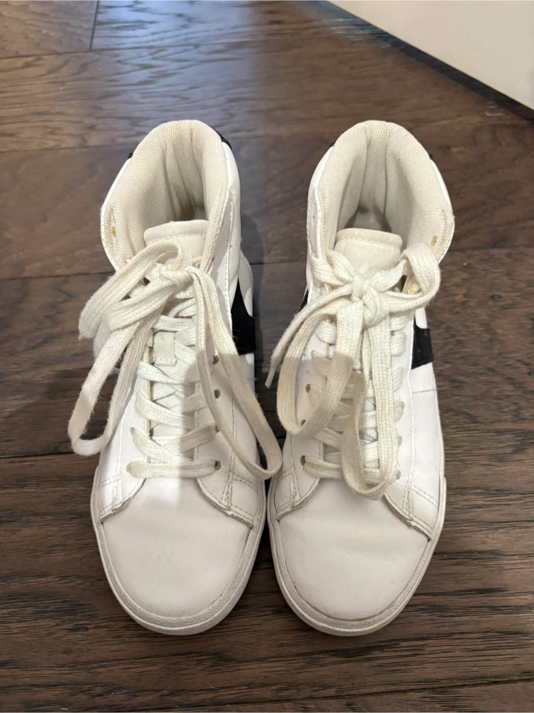 Tommy Bahama White Sneakers - Size 2
