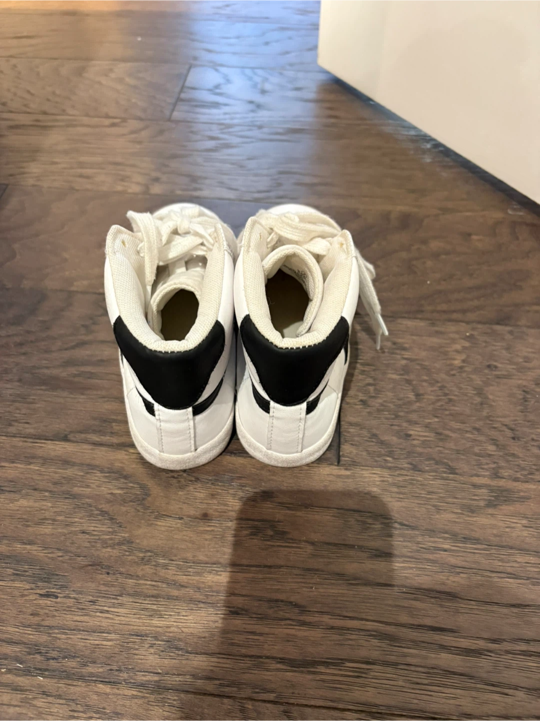 Tommy Bahama White Sneakers - Size 2 - photo 3