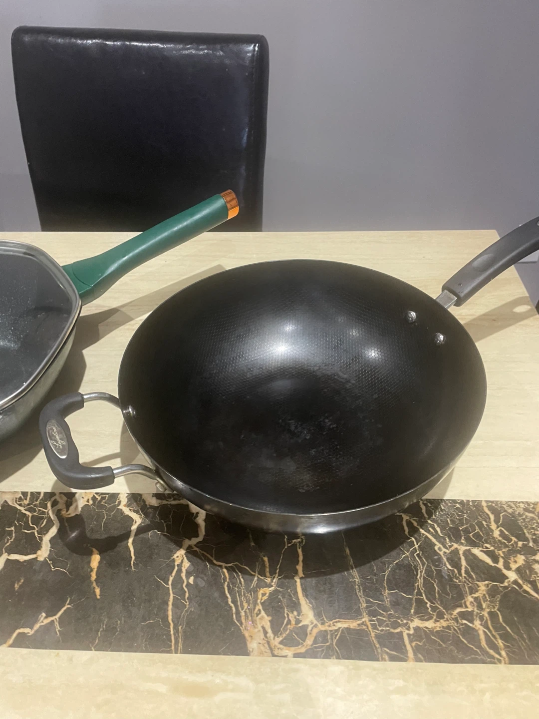Cast iron pan