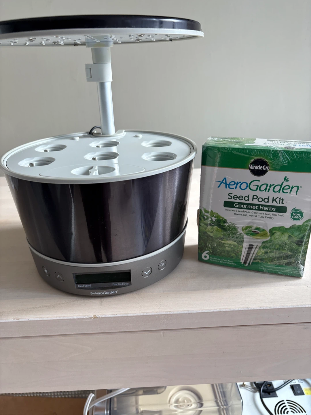 Miracle-Gro AeroGarden with Gourmet Herbs Seed Pod Kit