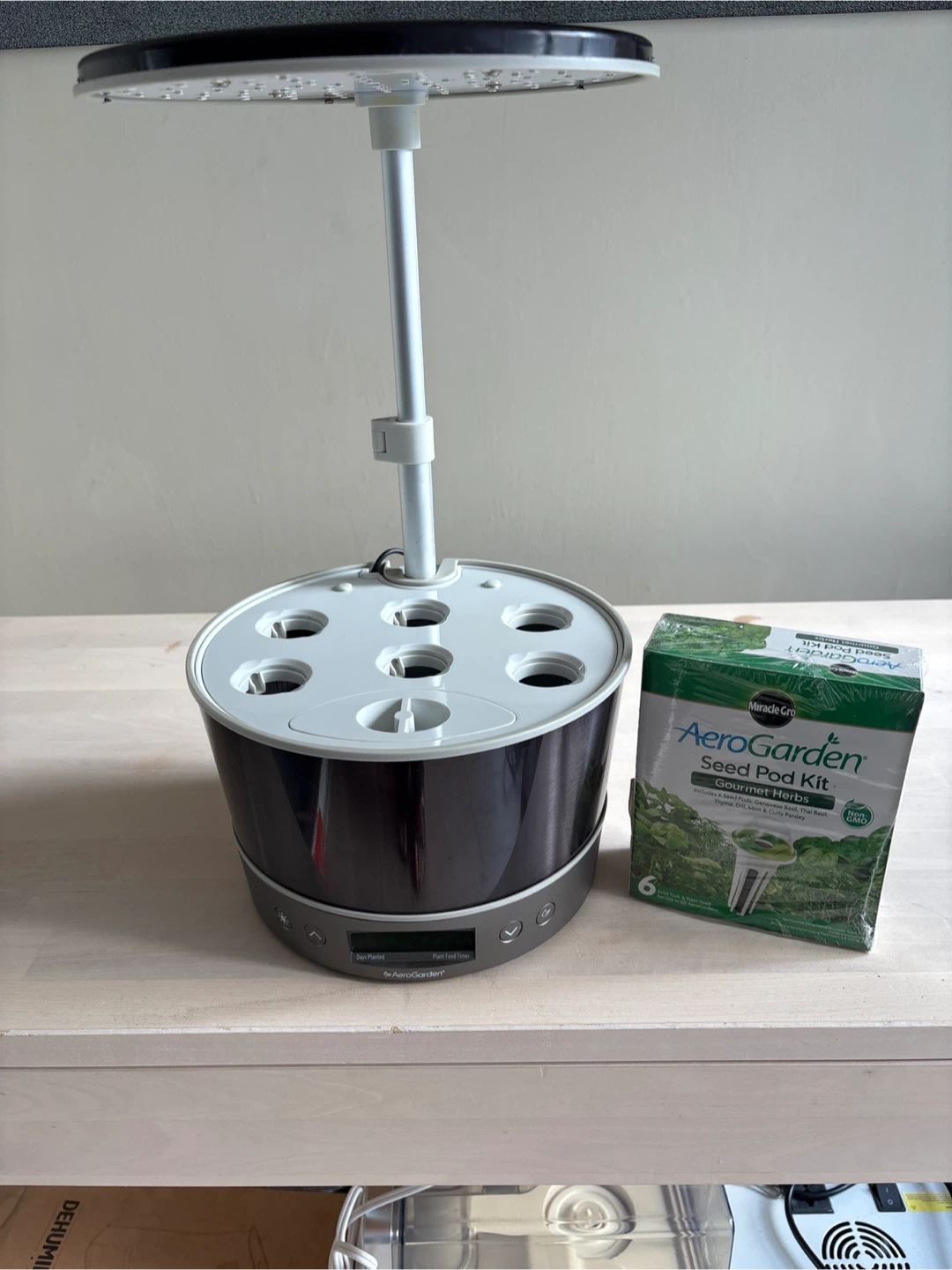 Miracle-Gro AeroGarden with Gourmet Herbs Seed Pod Kit - photo 2