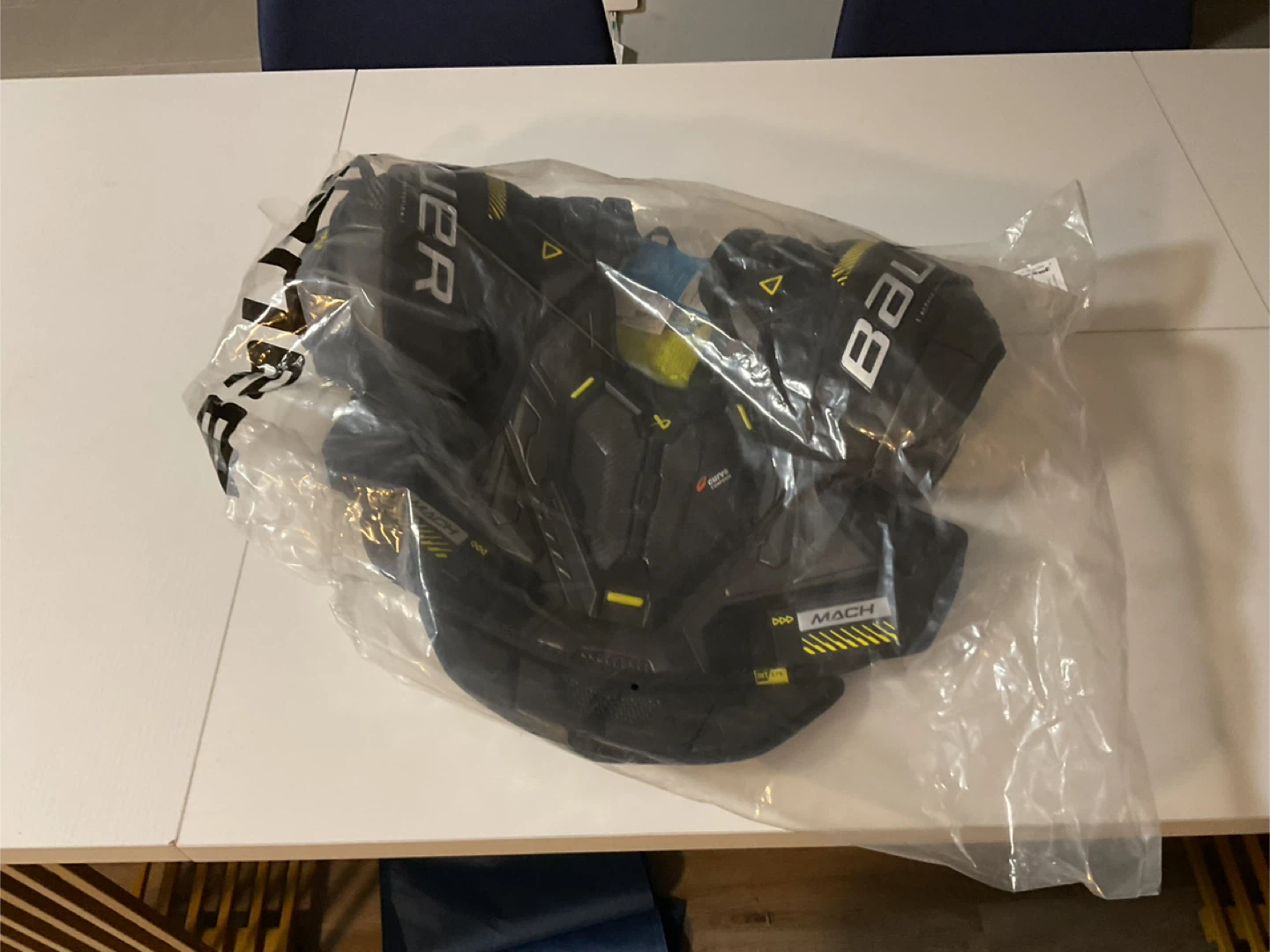 Bauer Supreme Mach Hockey Shoulder Pads - New - photo 3