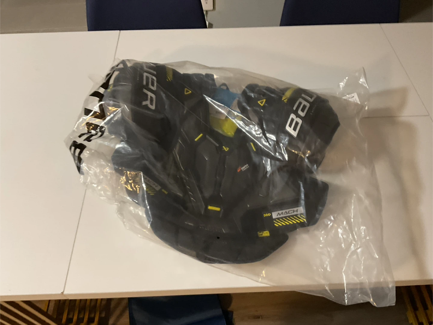 Bauer Supreme Mach Hockey Shoulder Pads - New - photo 4