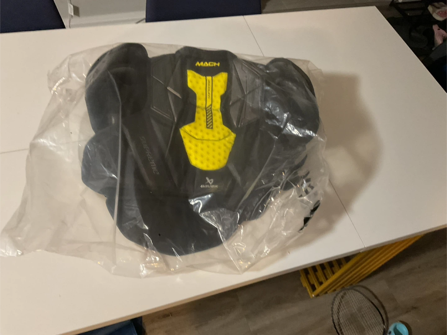 Bauer Supreme Mach Hockey Shoulder Pads - New - photo 2