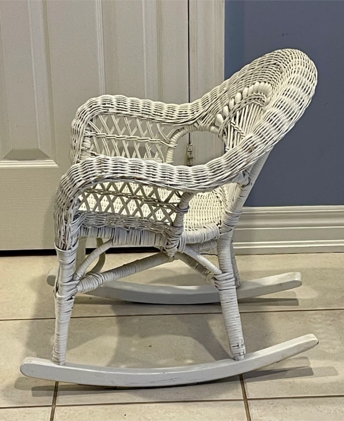White Wicker Rocking Chair - photo 2