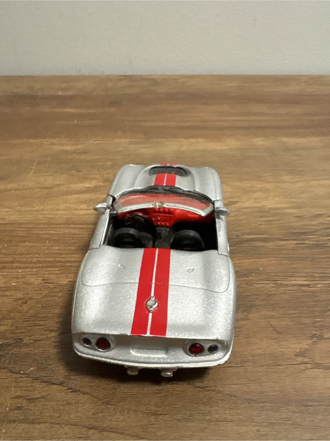 Silver/Red 2000 Shelby Series 1 Maisto 1:32 Diecast Car - photo 3