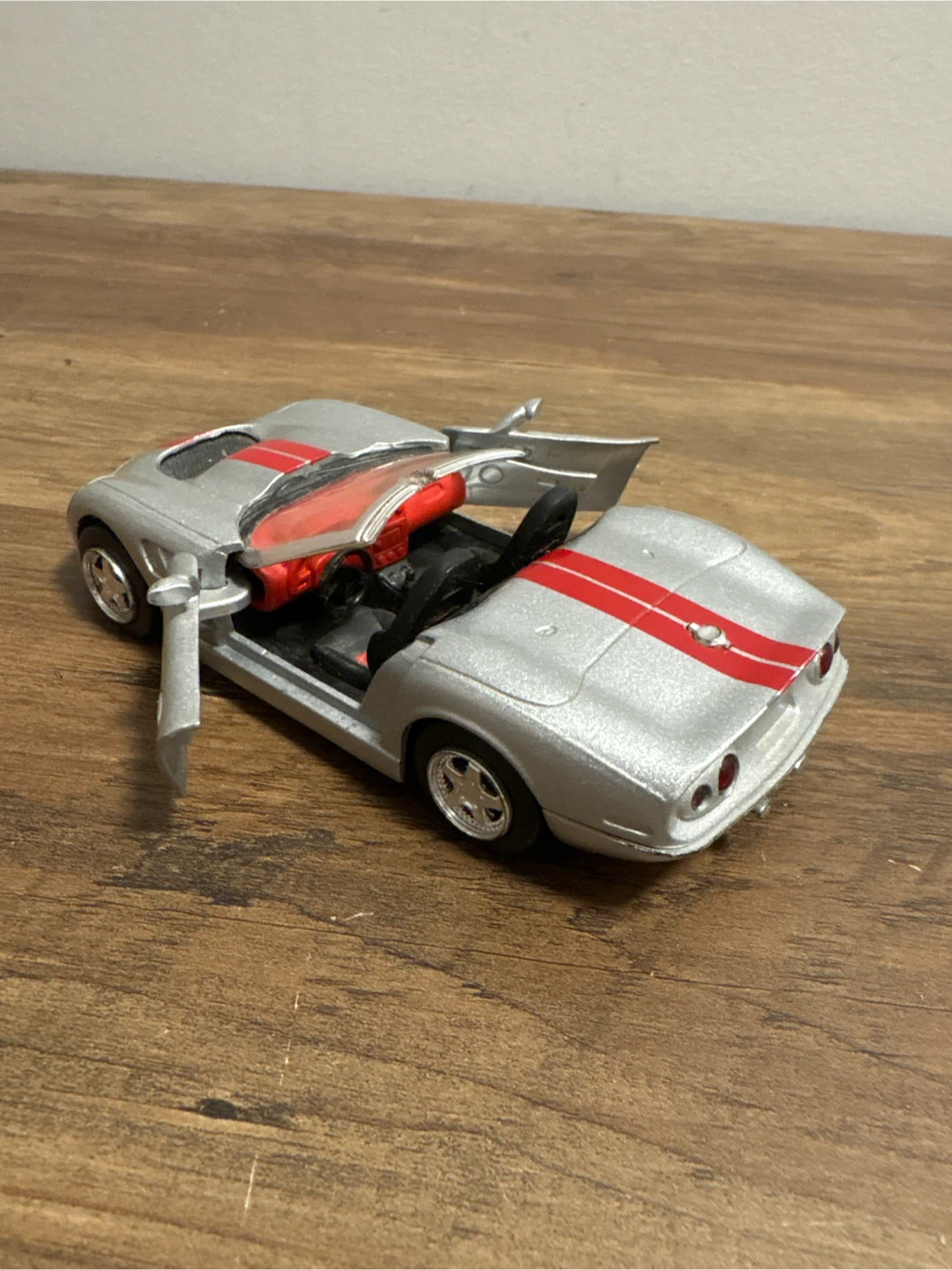 Silver/Red 2000 Shelby Series 1 Maisto 1:32 Diecast Car - photo 5