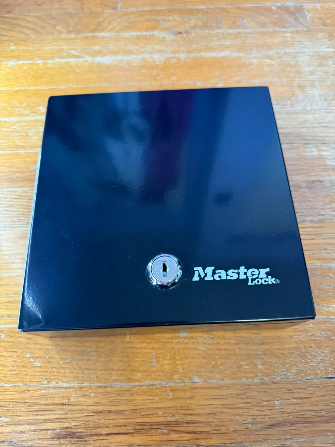 Master Lock Cash Box w/ Key – Lockable Money Box w/ Tray - photo 2