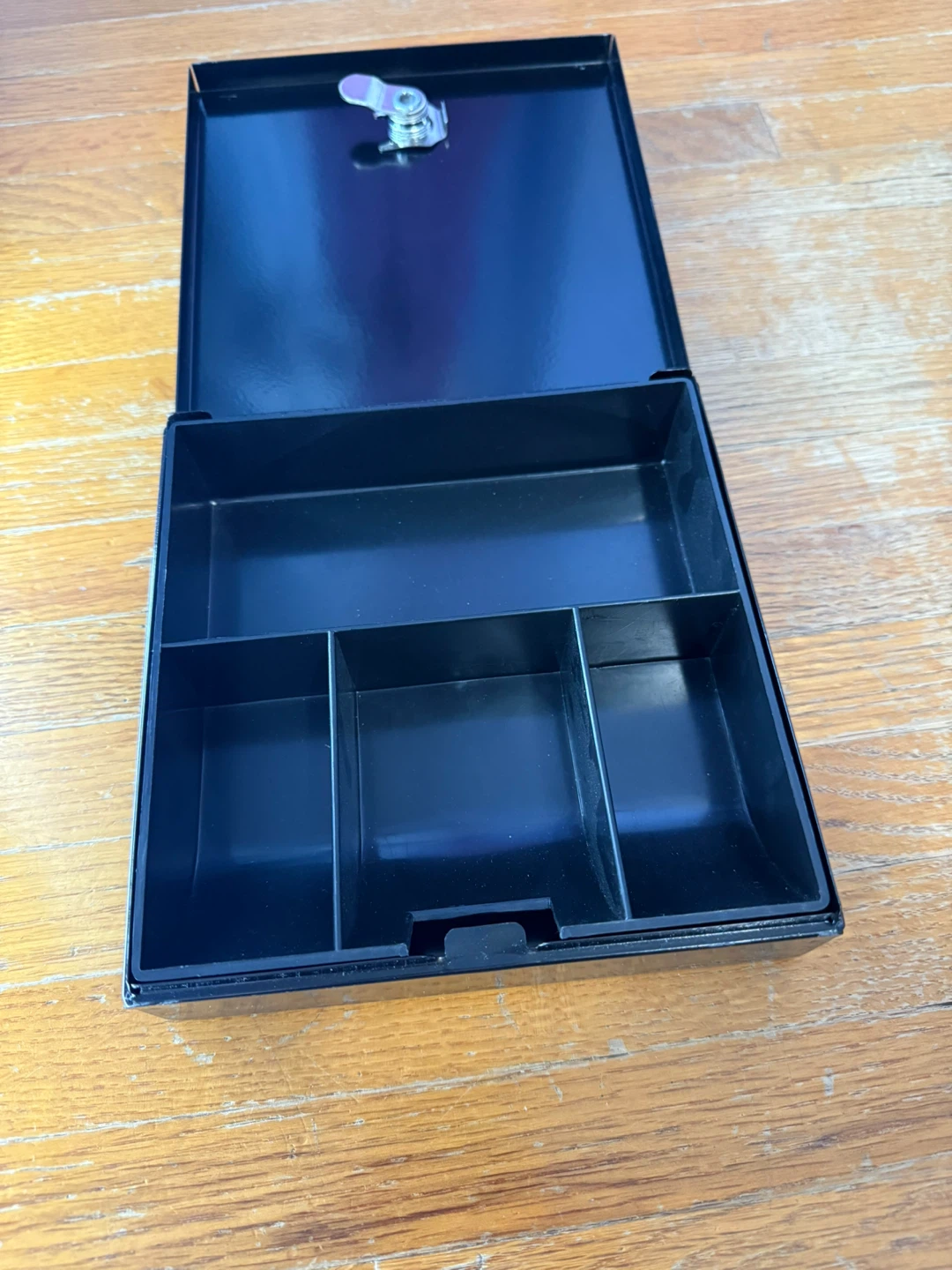 Master Lock Cash Box w/ Key – Lockable Money Box w/ Tray - photo 3