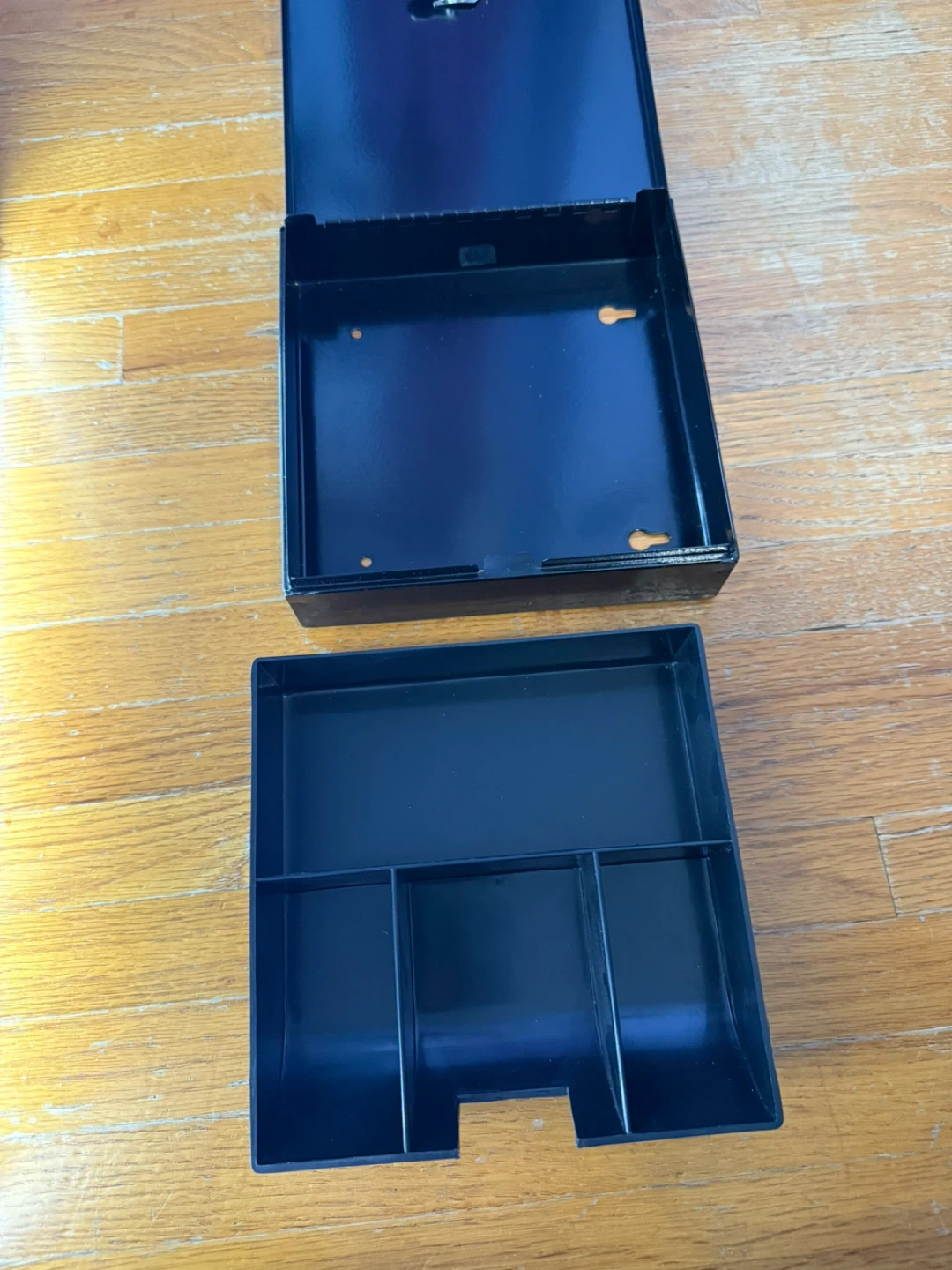Master Lock Cash Box w/ Key – Lockable Money Box w/ Tray - photo 4