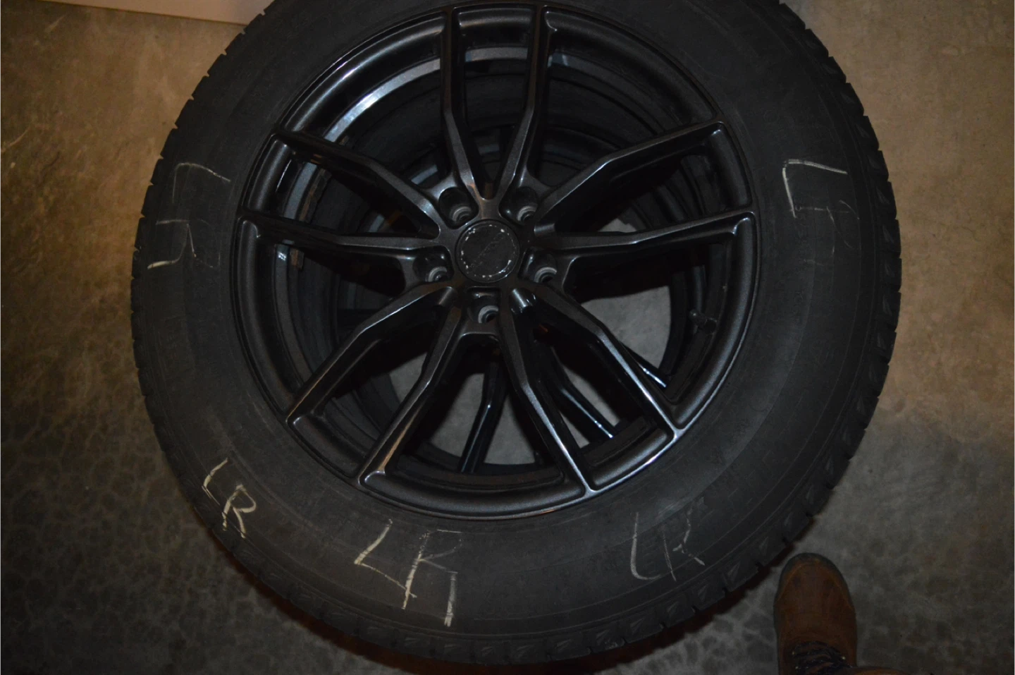Set of 4 Black Rims with  235/65R18 Michelin winter tires - photo 2