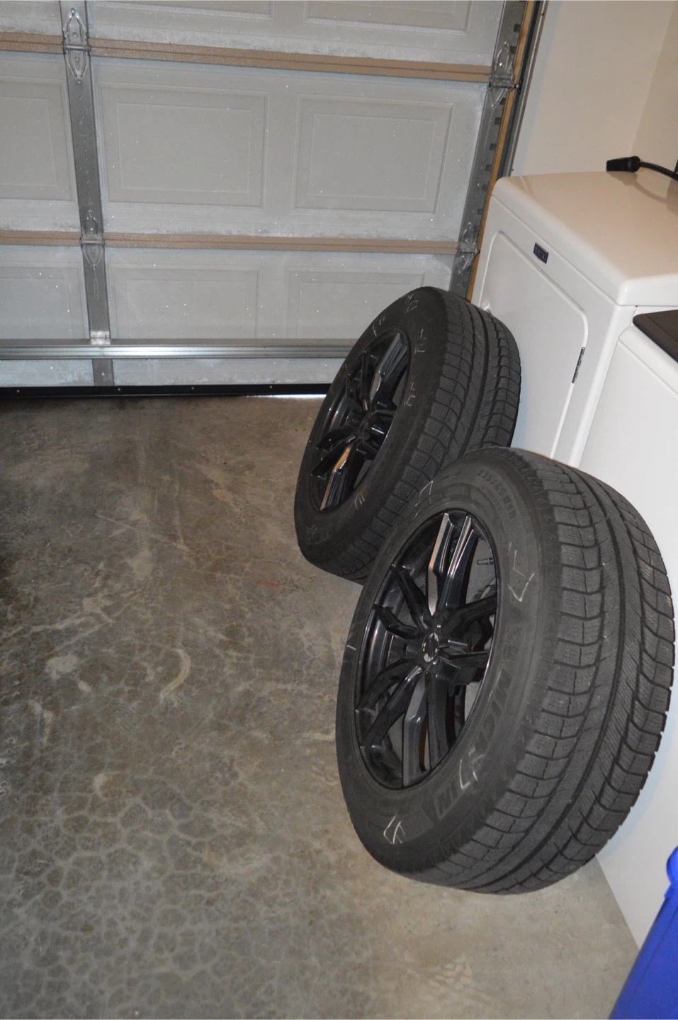 Set of 4 Black Rims with  235/65R18 Michelin winter tires - photo 5