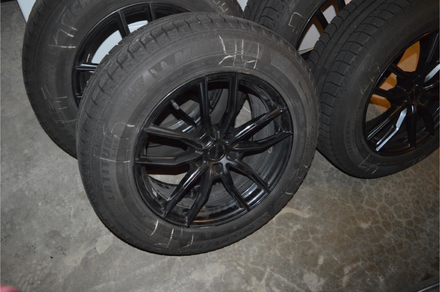 Set of 4 Black Rims with  235/65R18 Michelin winter tires - photo 3