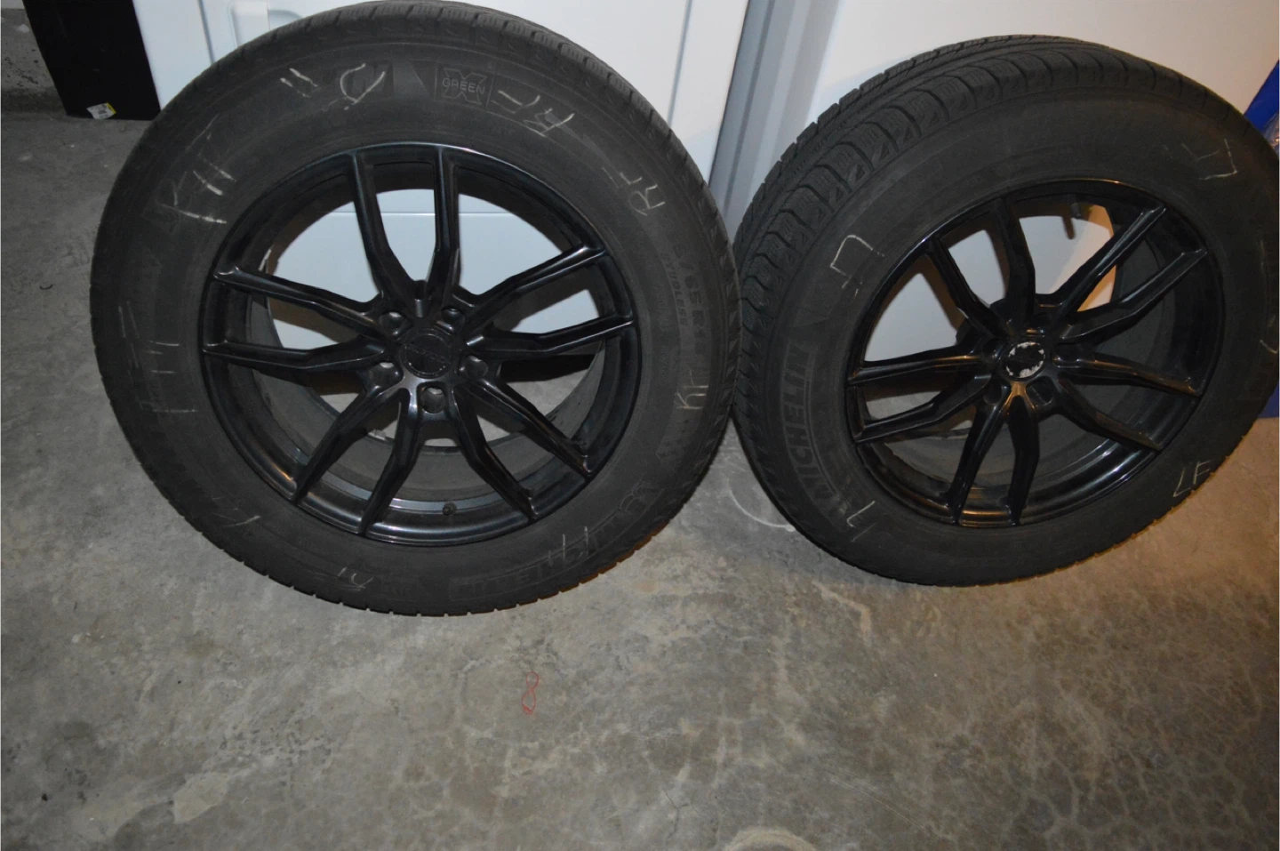 Set of 4 Black Rims with  235/65R18 Michelin winter tires - photo 4