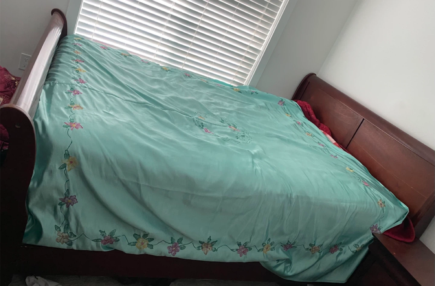 Bedroom Set - Dresser, Mirror, Bed Frame, Night Stands - photo 3