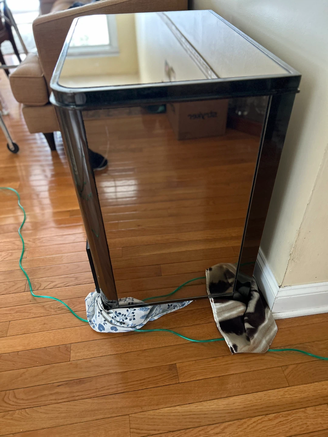Mirrored 3-Drawer Dresser - photo 2