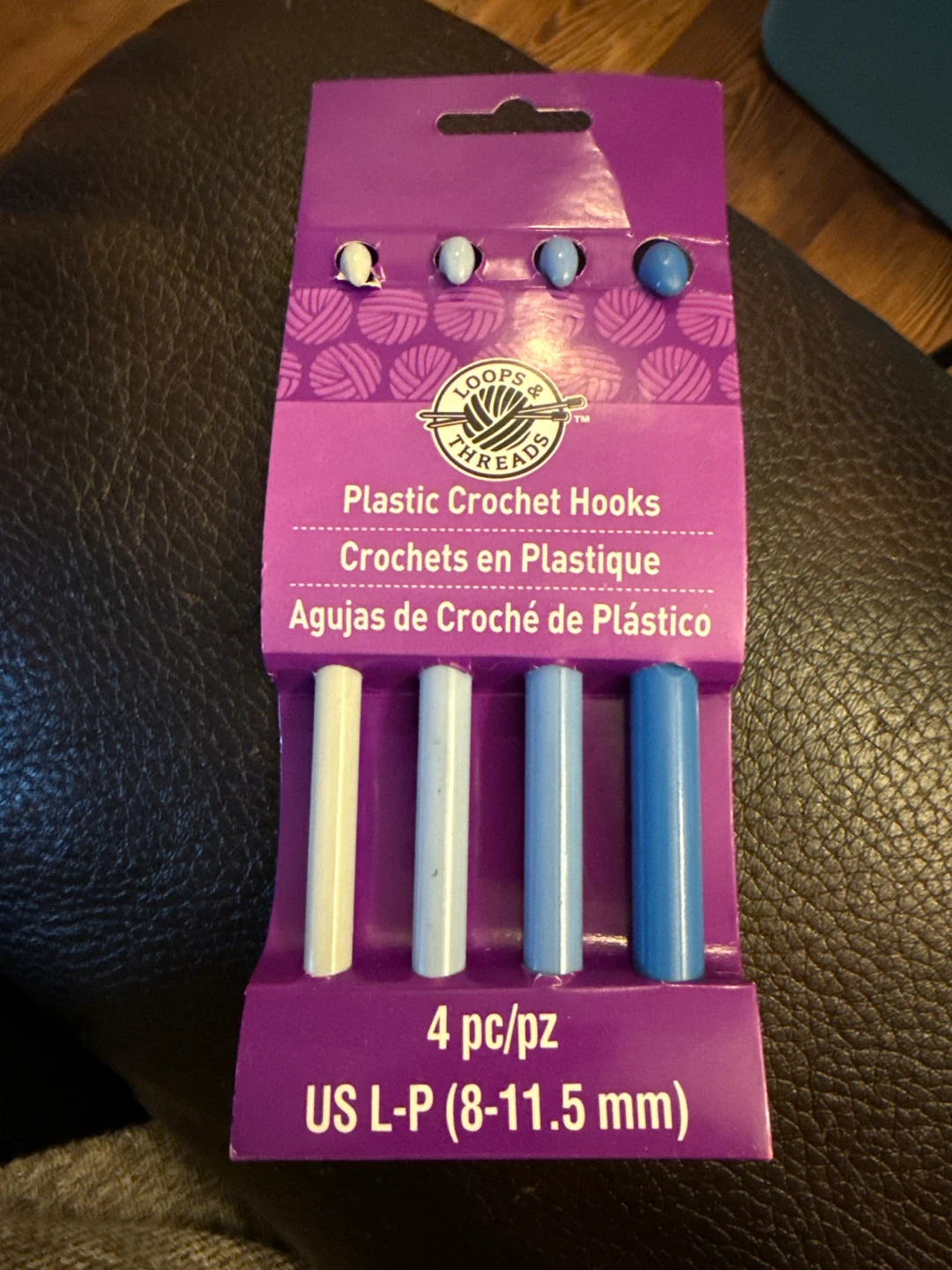Loops & Threads Plastic Crochet Hooks & Yarn - photo 2