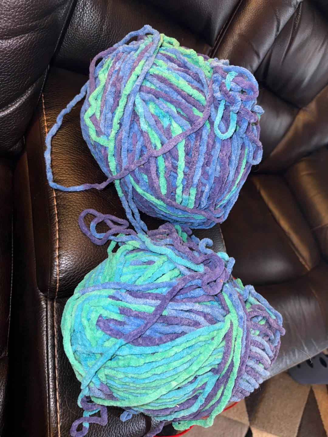Loops & Threads Plastic Crochet Hooks & Yarn