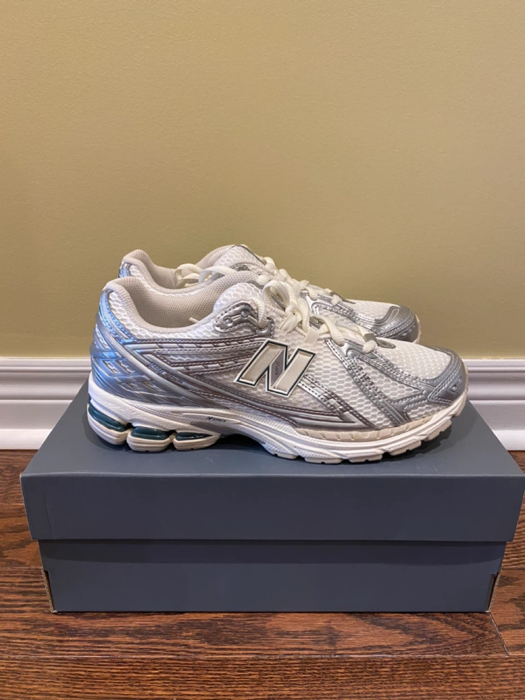 New Balance 1906R Size 9.5 *NEW*
