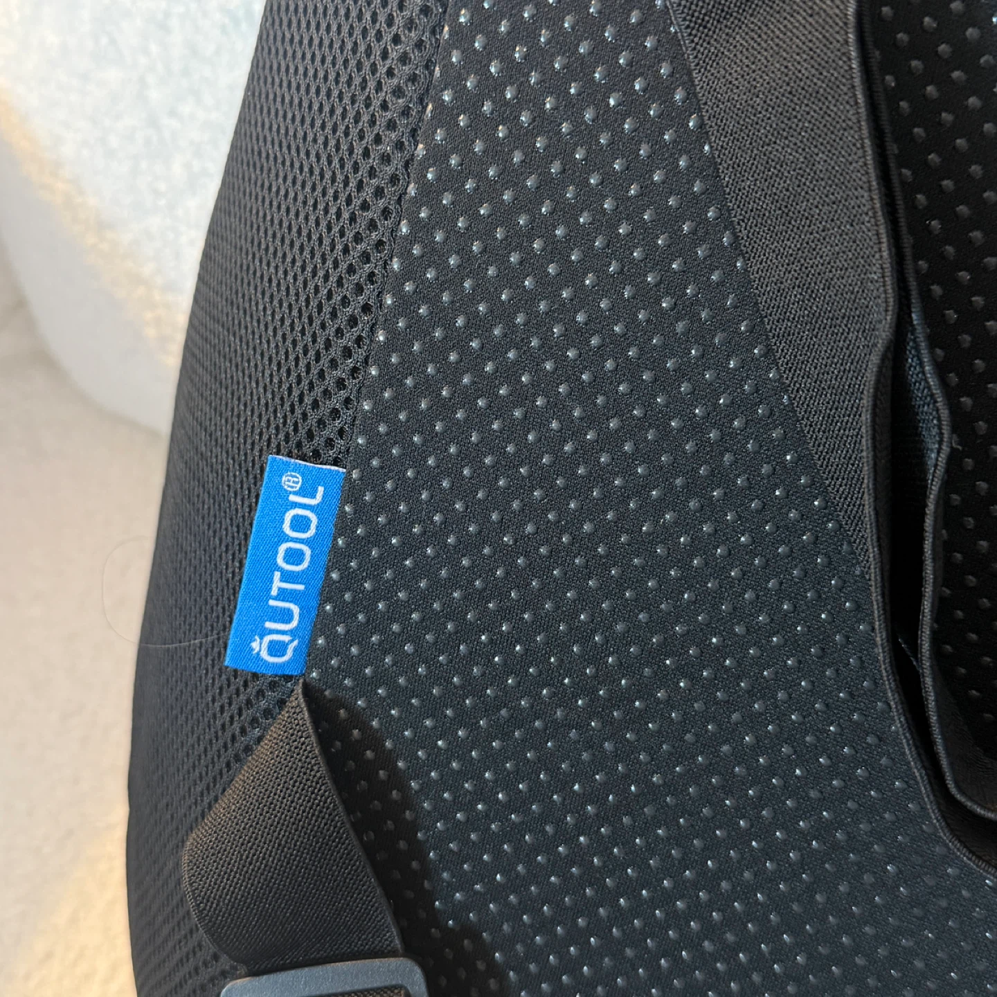 Qutool Full Back Lumbar Pillow - Like New! - photo 4