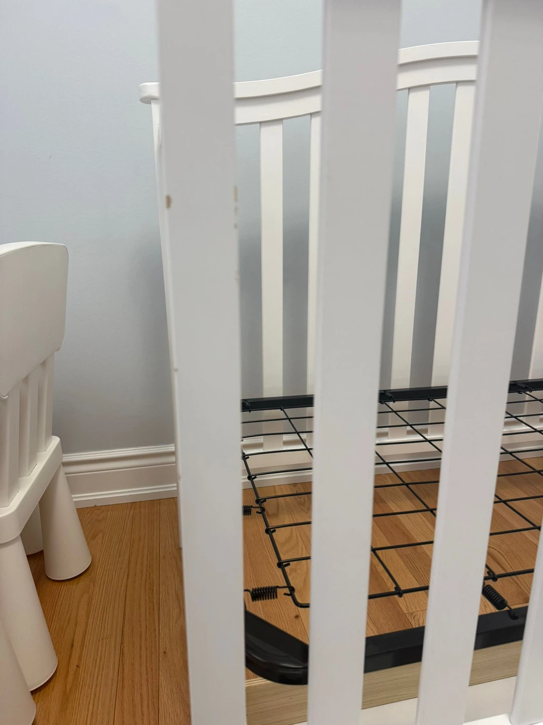 Graco White Baby Crib with Drawer - photo 2