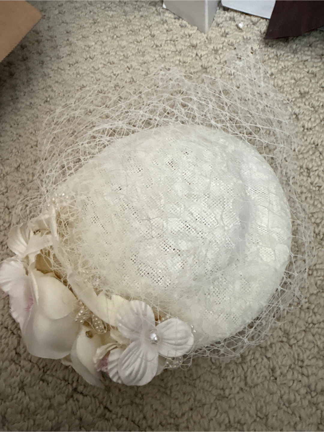 Vintage Style Fascinator Hat - Cream