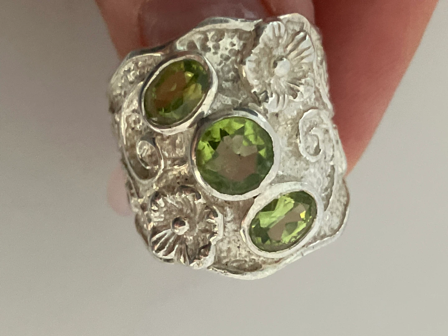 Sterling Silver Ring with Peridot Stones, Size 6 - photo 3
