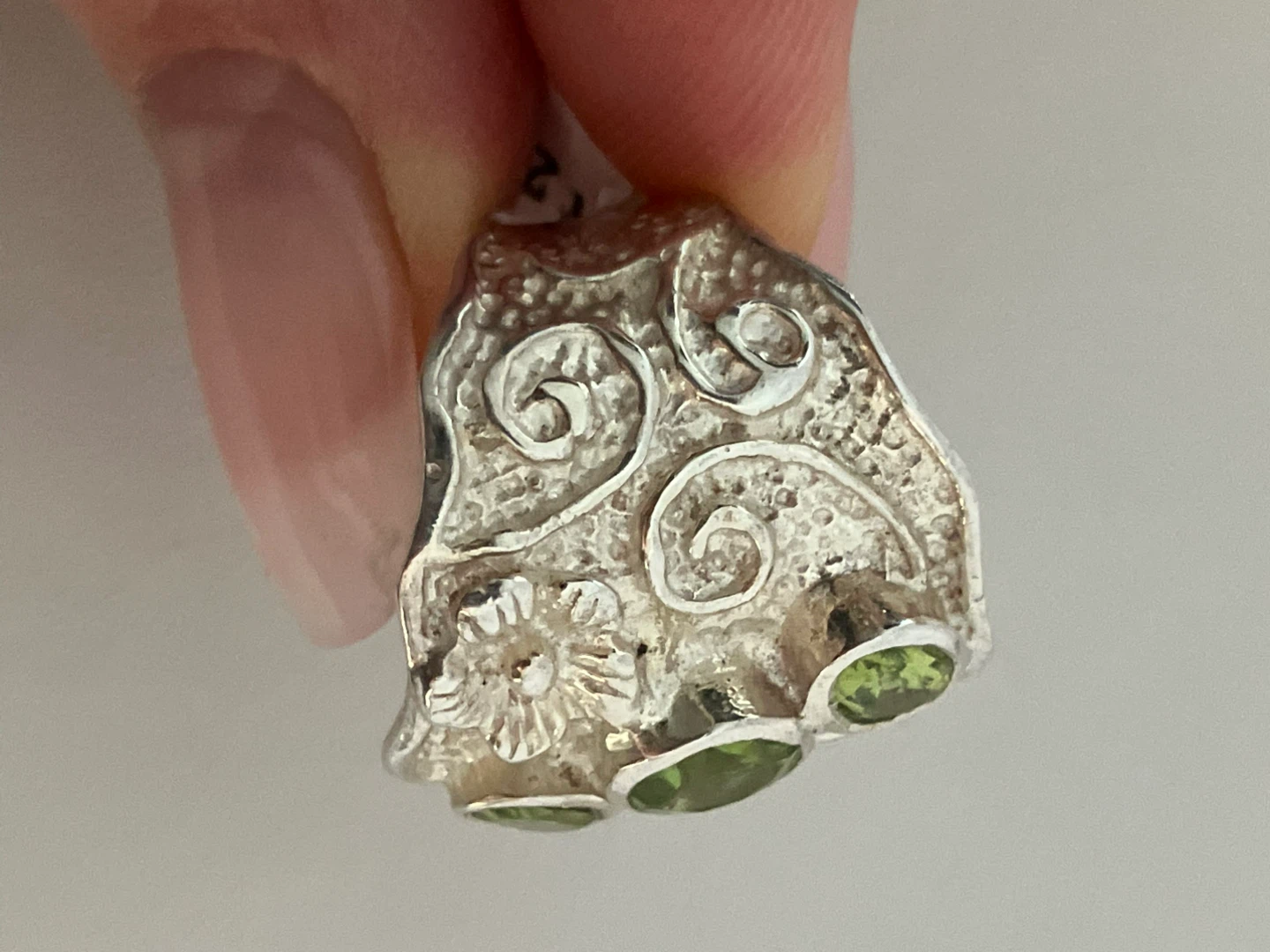 Sterling Silver Ring with Peridot Stones, Size 6 - photo 2