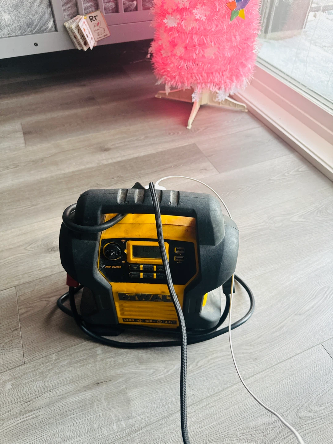 DeWalt DXAEJ14 Jump Starter