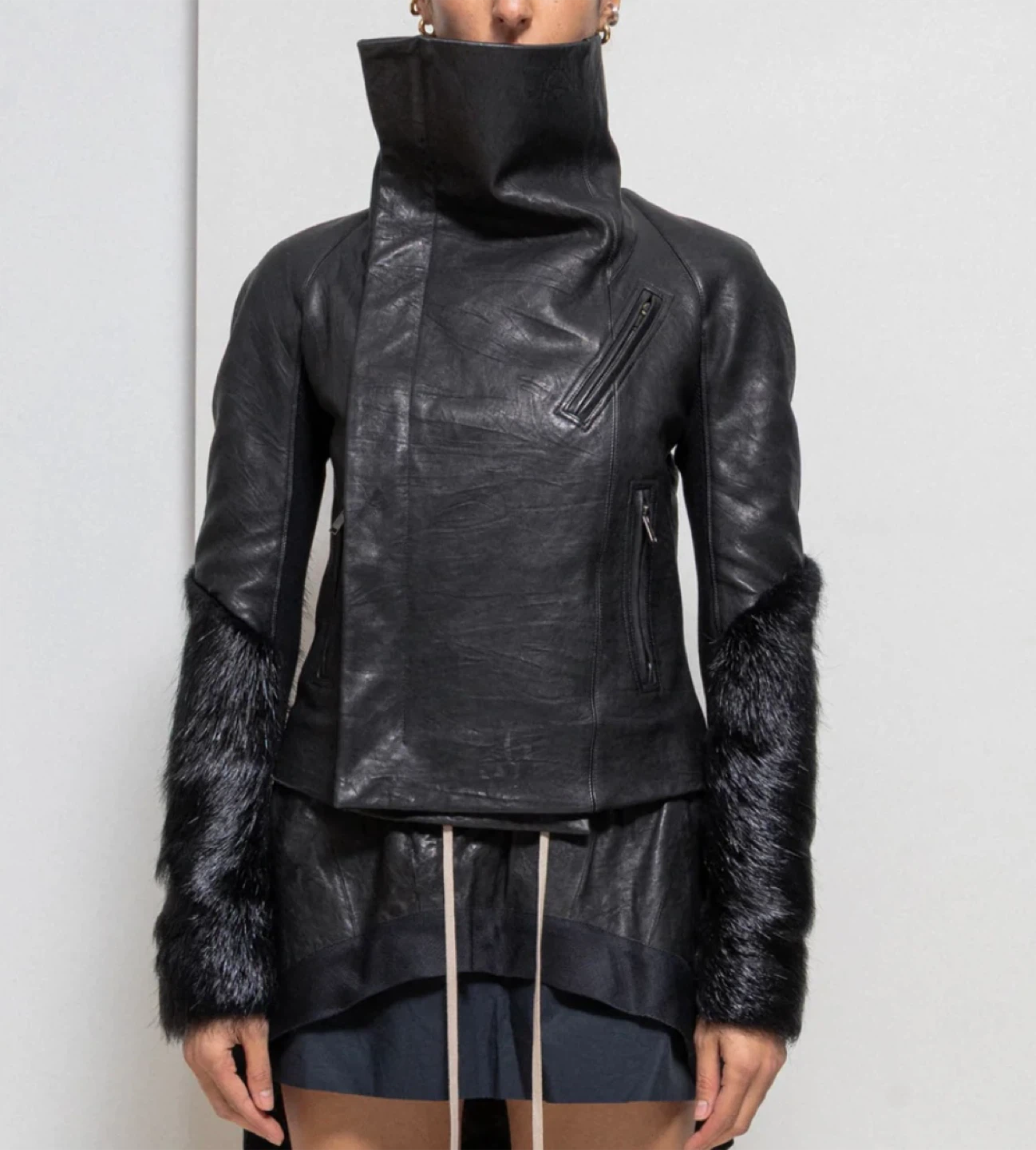 RICK OWENS FW13 PLINTH CROPPED LAMB LEATHER JACKET FUR SLEEVES - photo 2