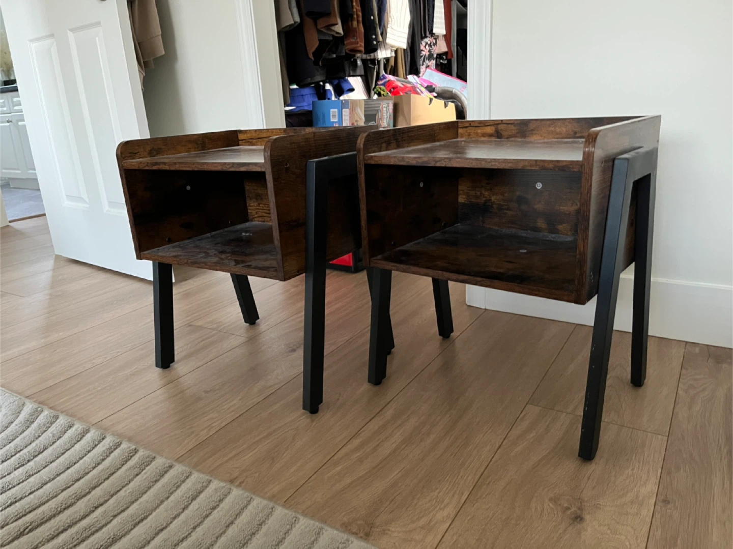 Set of 2 Brown Wood Nightstands - photo 2