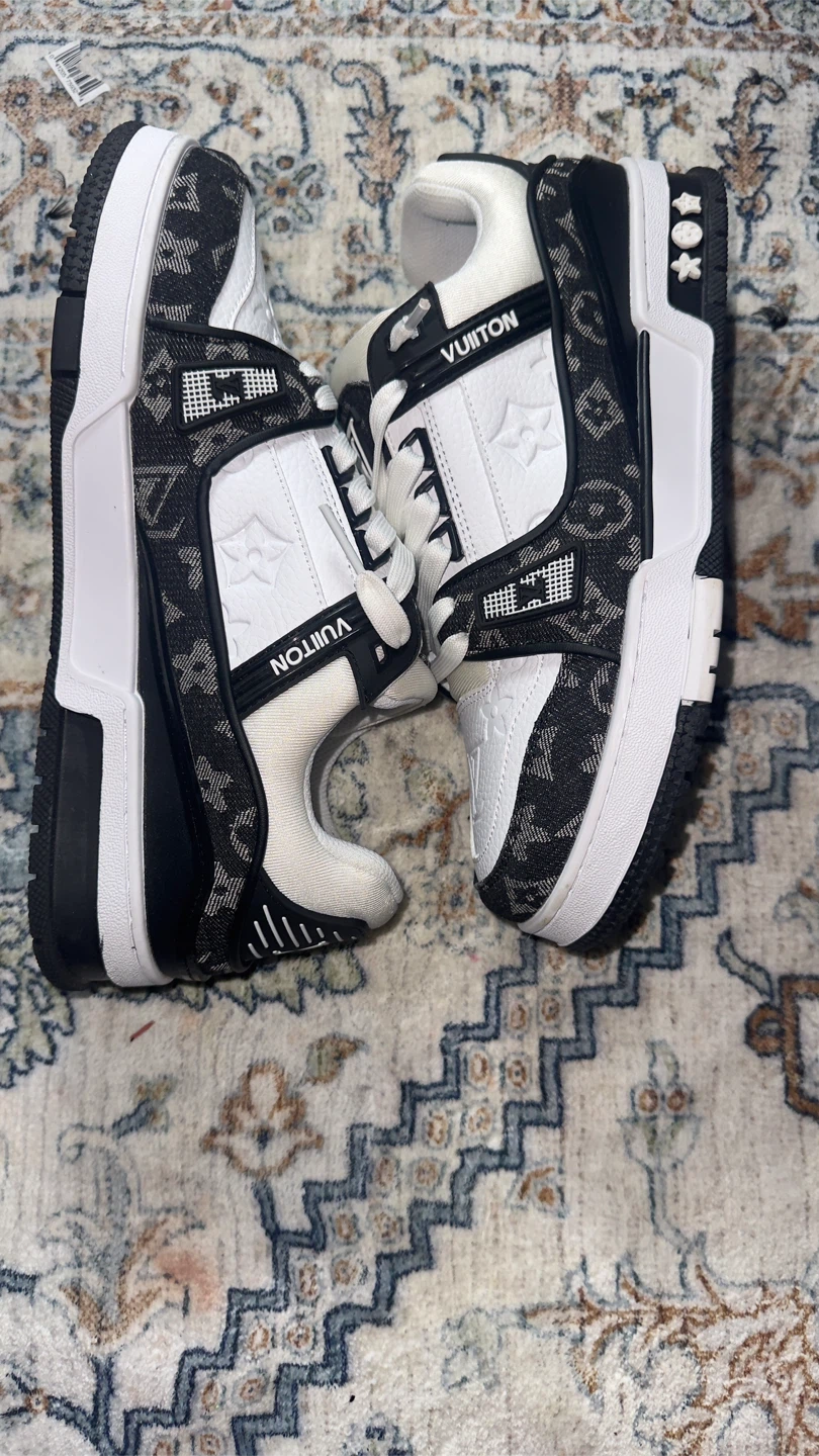 Louis Vuitton Trainer Sneaker White/Black