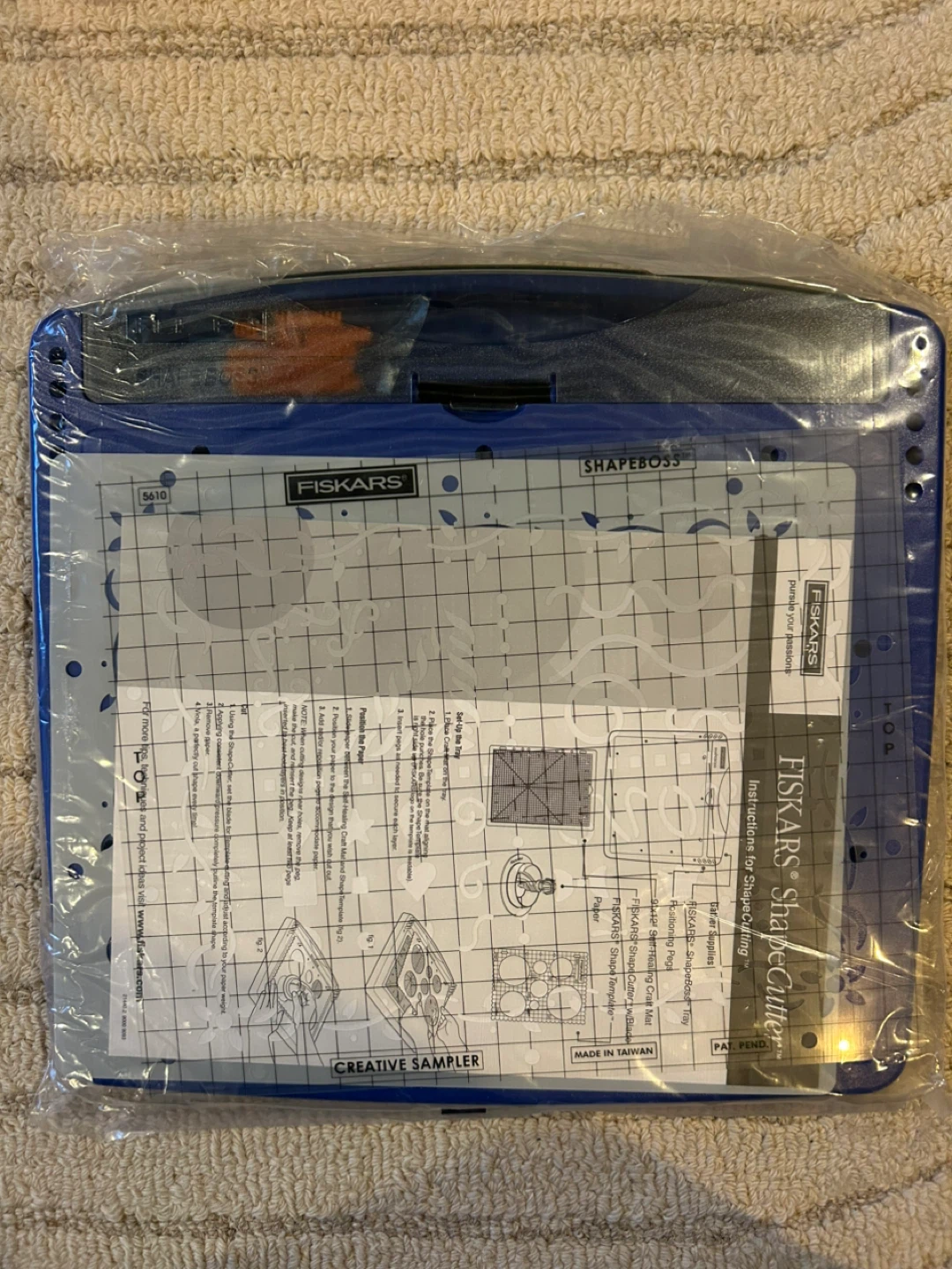 Fiskars ShapeBoss Embossing System - New in Box! - photo 2