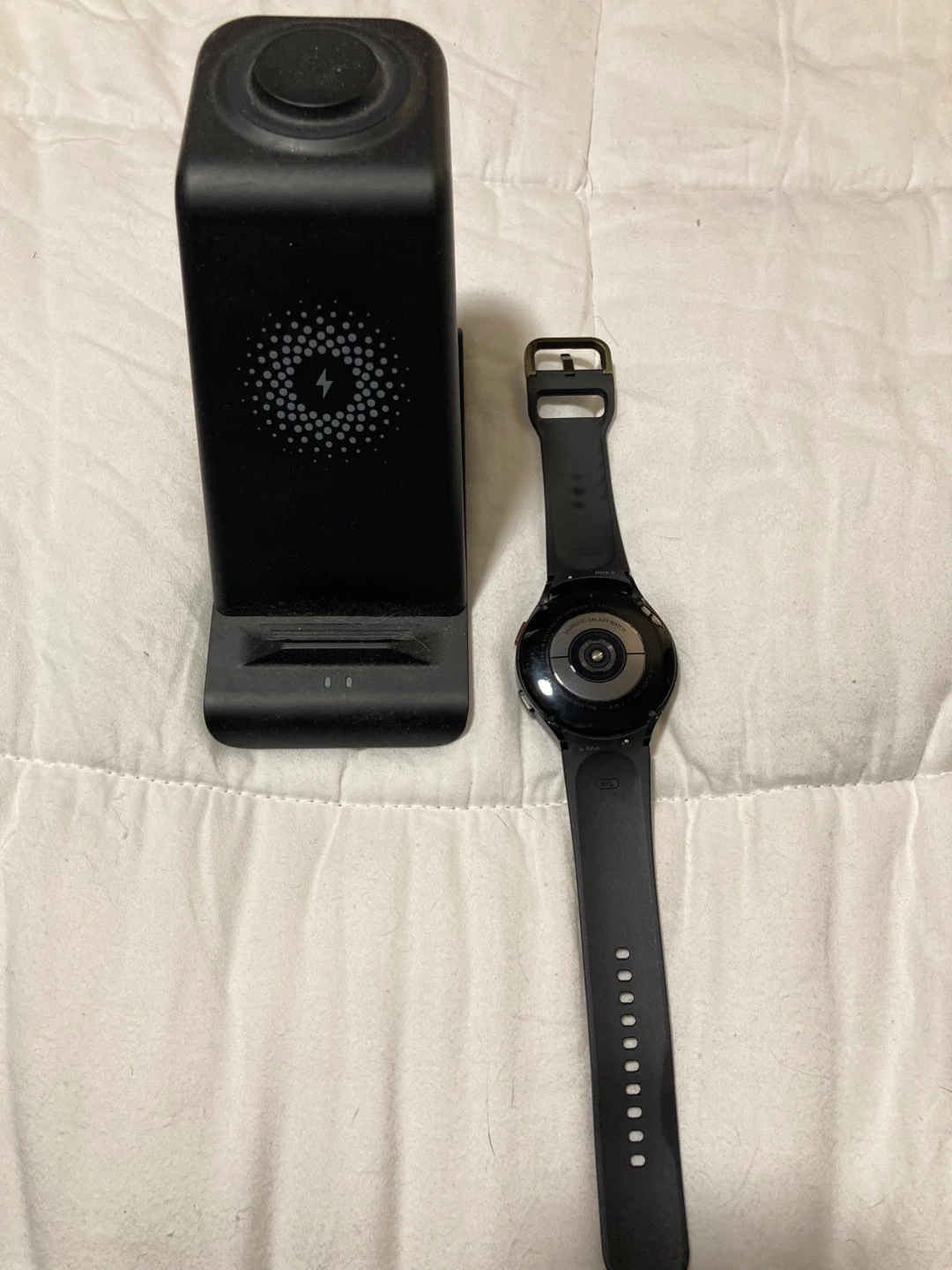 Samsung Galaxy Watch 4 44mm Black w/ Charger - photo 2
