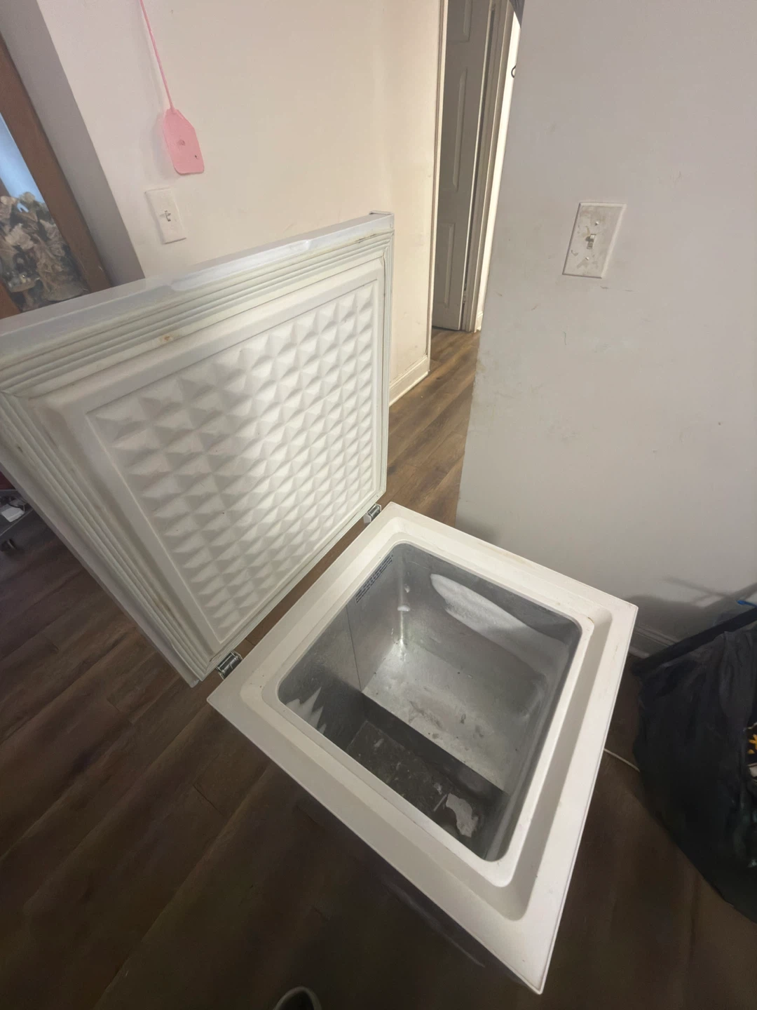 White Chest Compact Freezer - photo 2