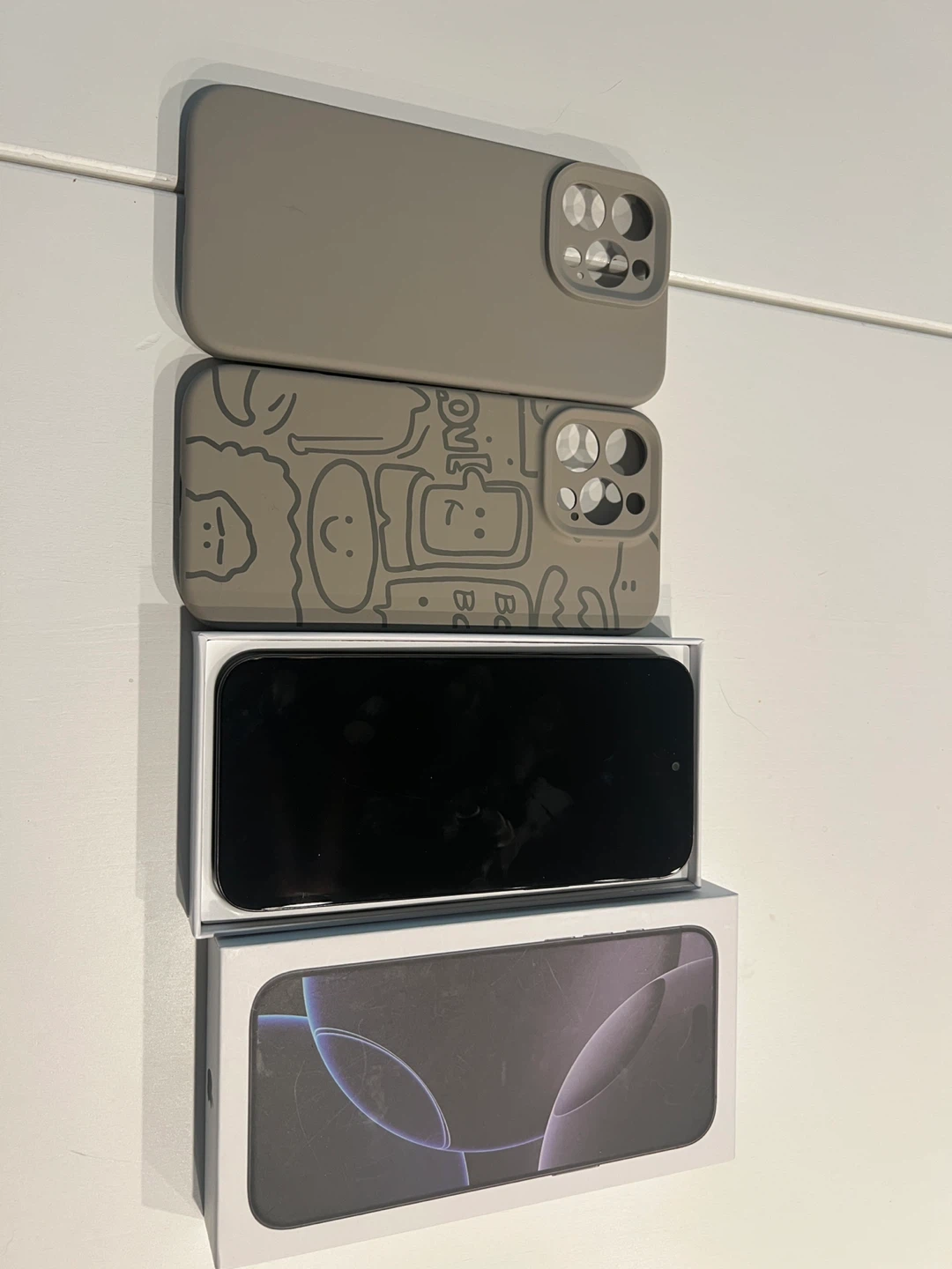 Replica iPhone 16 Pro Max Look –+ 2 Free Cases