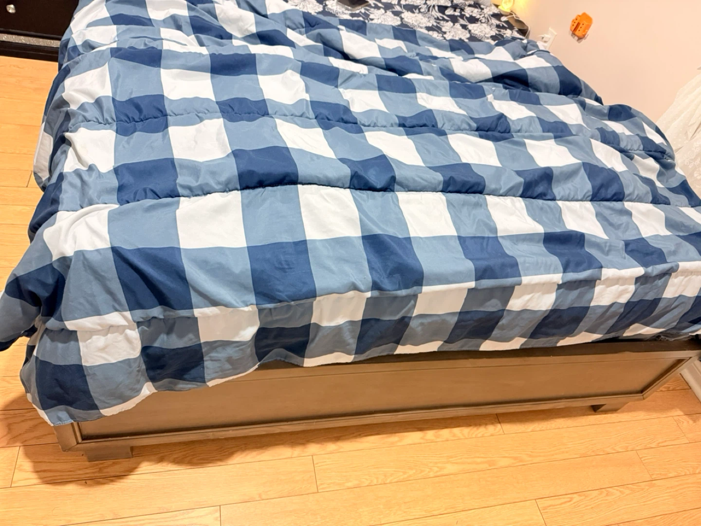 Queen Size Bed with Headboard and bed box - photo 2
