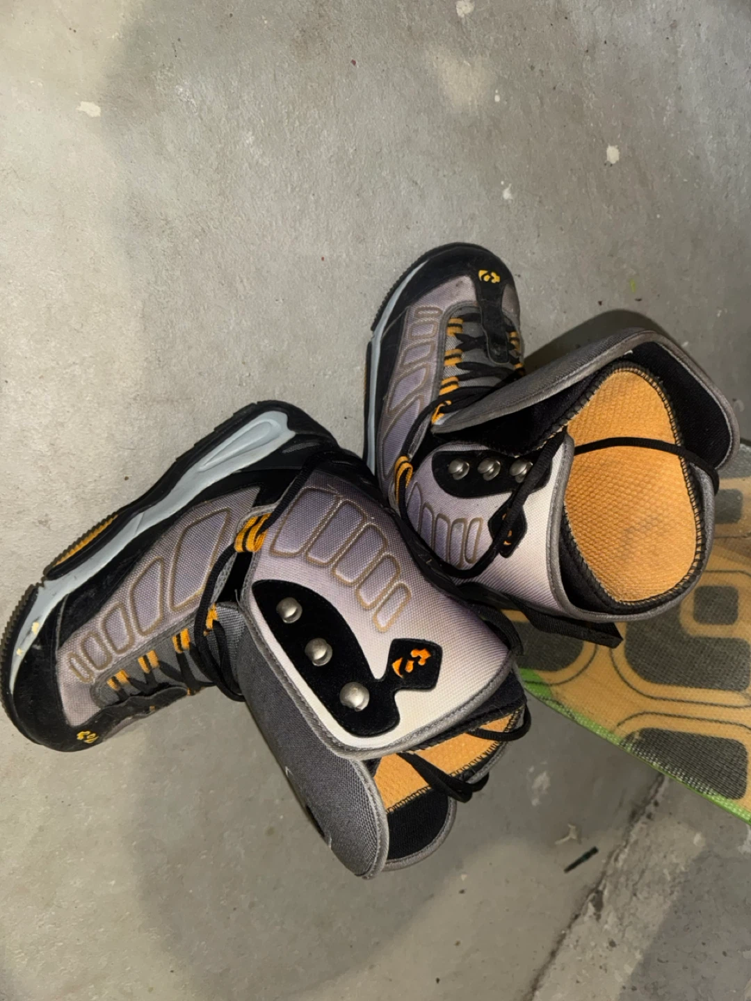 ThirtyTwo Snowboard Boots & Ride Snowboard