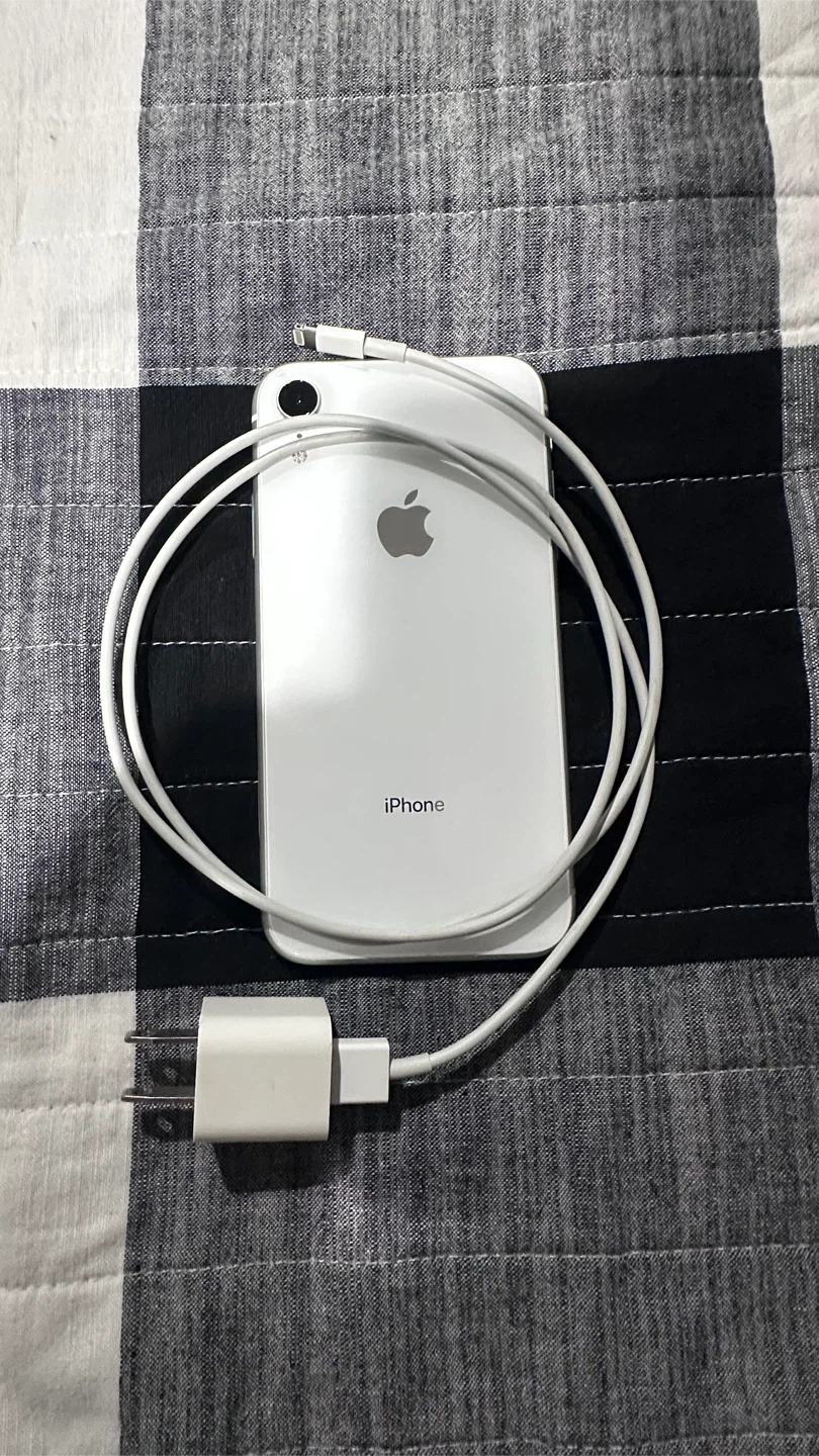 White iPhone XR 64GB Unlocked - photo 5