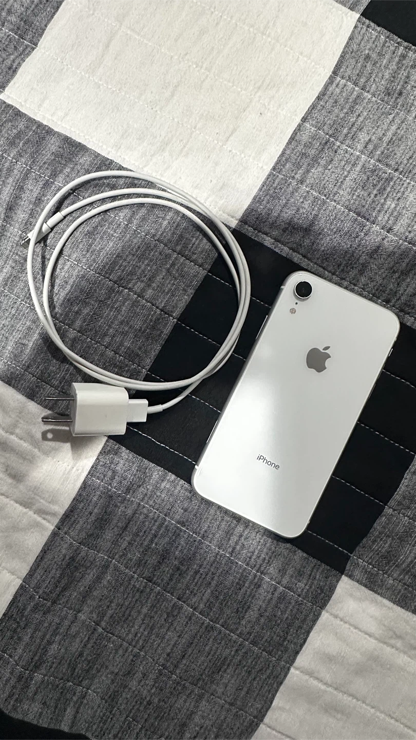 White iPhone XR 64GB Unlocked - photo 3