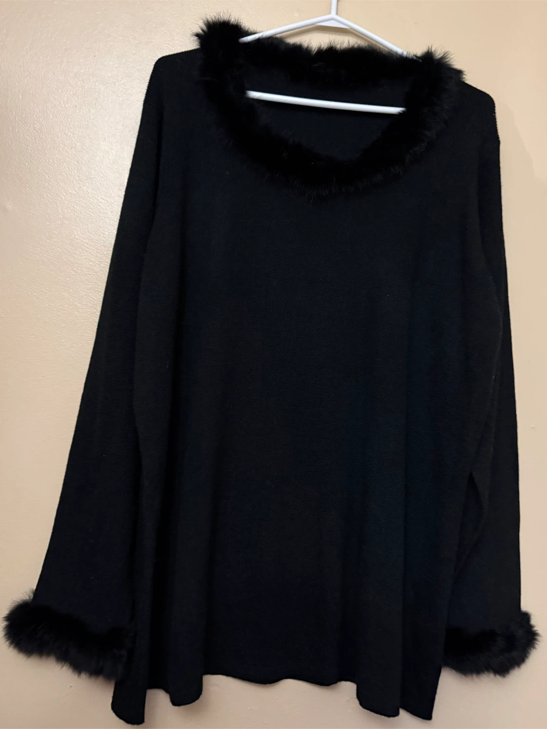 Fur Trimmed Sweater L/XL