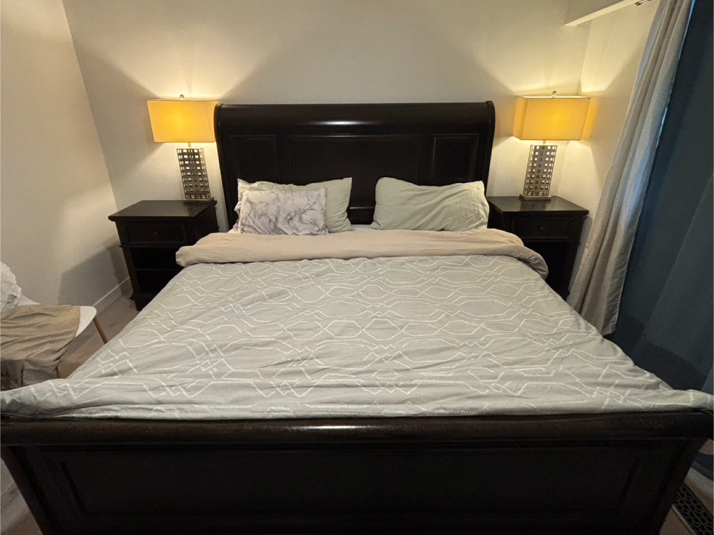 Luxury Dark Wood King Bedroom Set with Nightstands