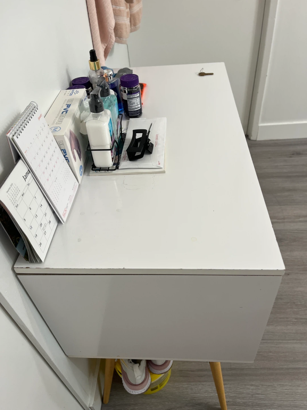 White & Wood Accent Table - photo 2