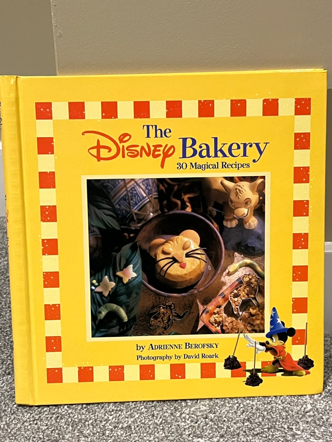 The Disney Bakery Cookbook - 30 Magical Recipes