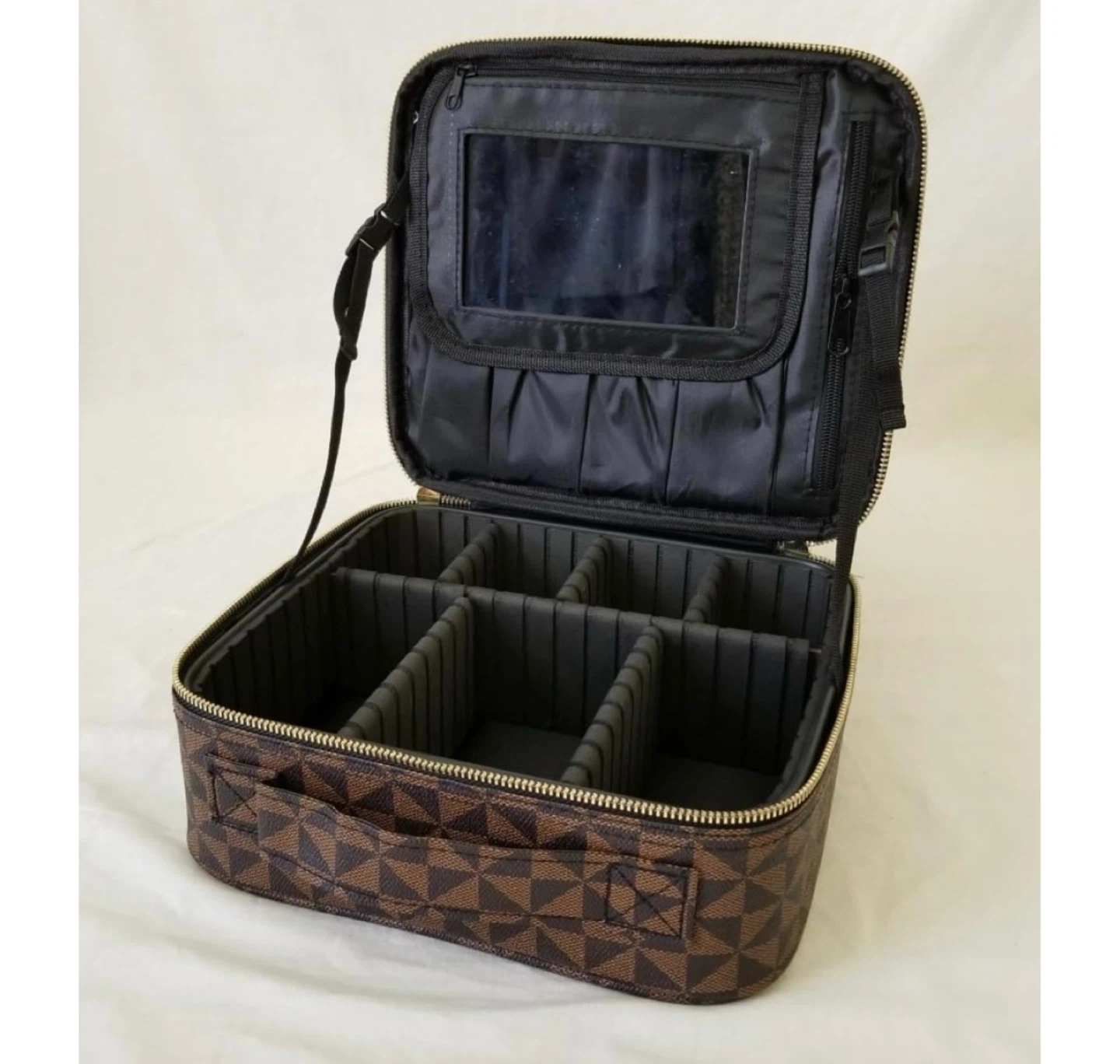 Brand new 10.6*9.5*3.7” (L*W*H) Checkered Makeupw Bag - photo 2