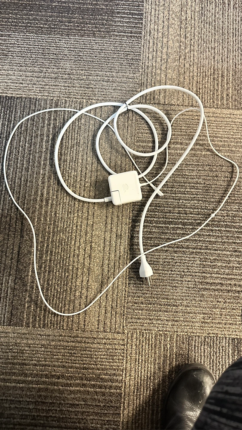 Apple Charger - photo 2