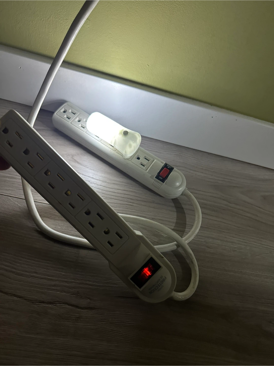 3-feet 6-outlet Power Surge Protector Strip - photo 2