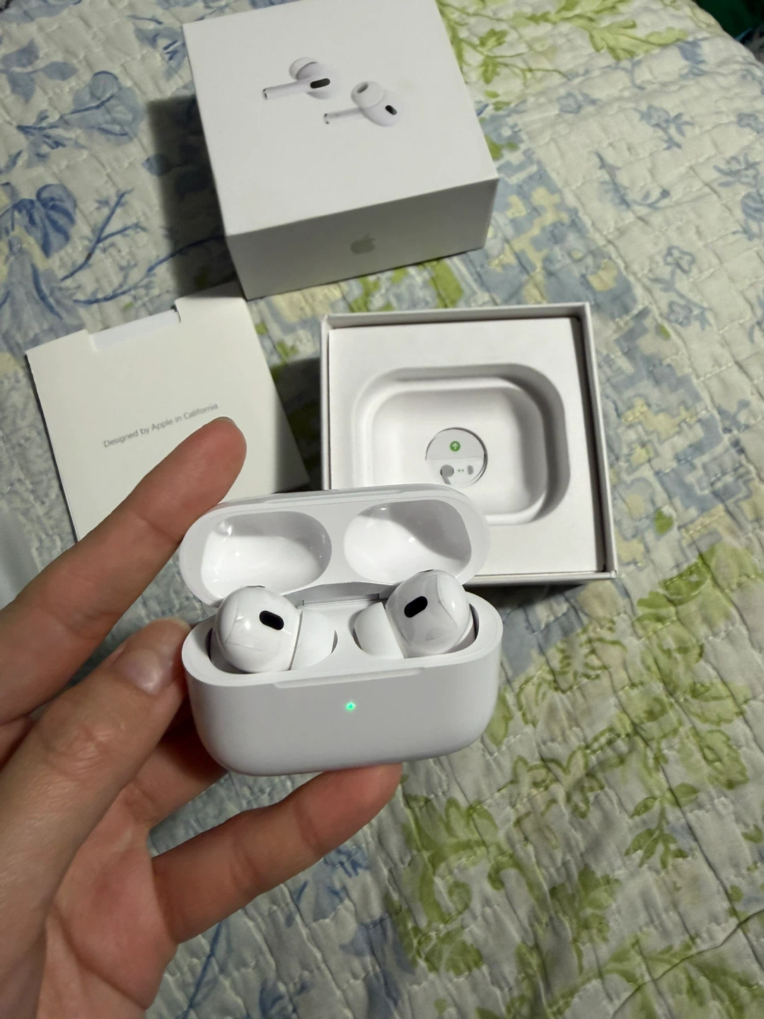 Apple AirPods Pro 2nd Generation - Like New! - photo 3